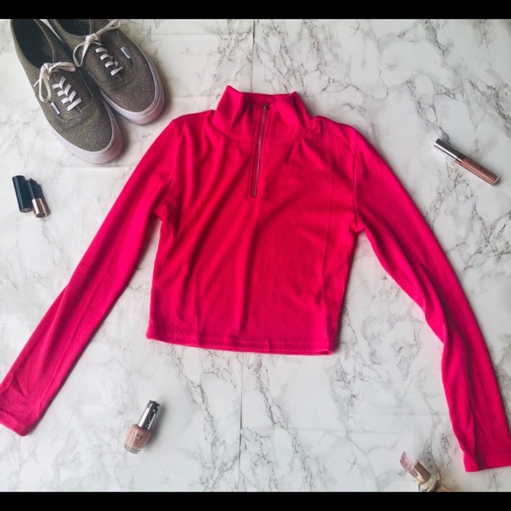 Pink Long Sleeve Crop Top 💗 - Picture 3 of 4